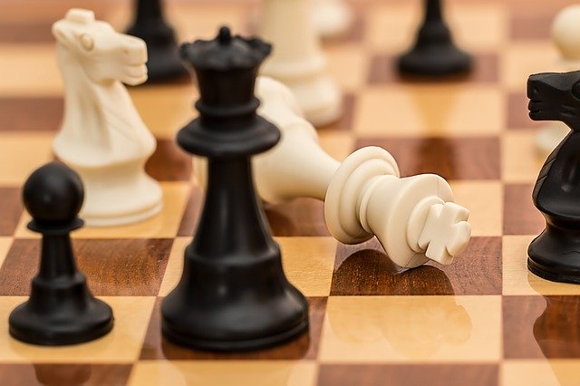 Intermediate Chess Lessons: Queen and King Checkmate 